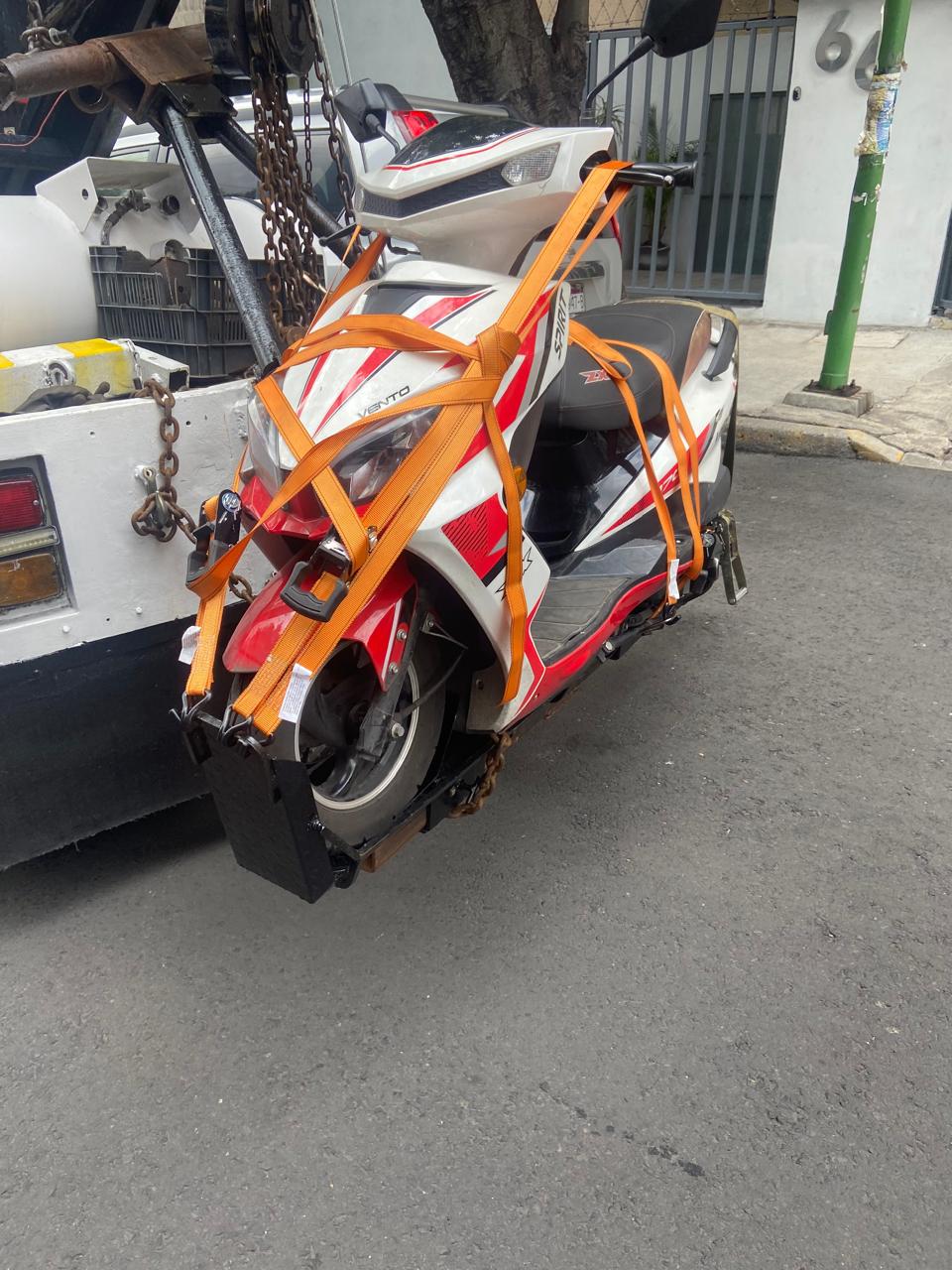 Grúa Tlatelolco en servicio